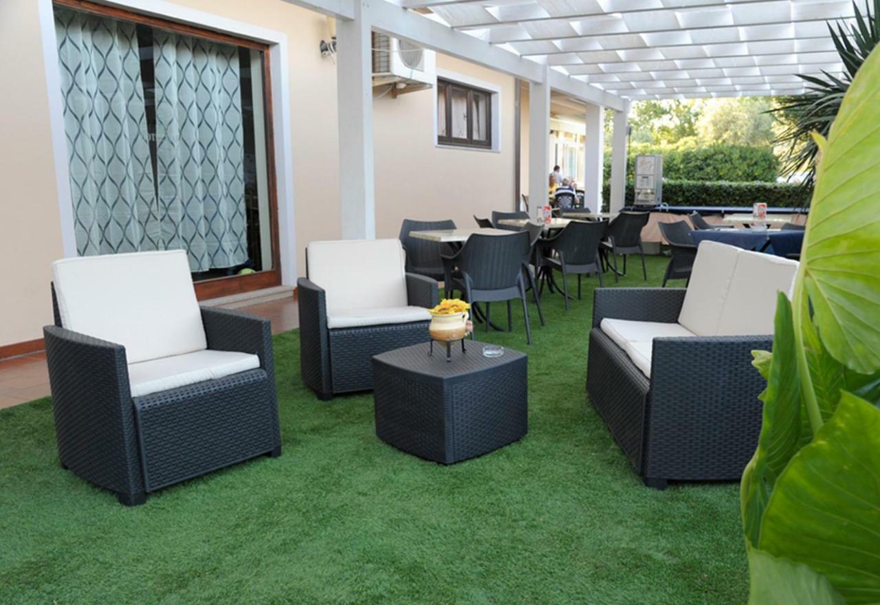 Hotel Marina บาเดซี ภายนอก รูปภาพ